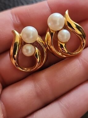 Avon Gold-Tone Pearl Swirl Earrings - White Pearls